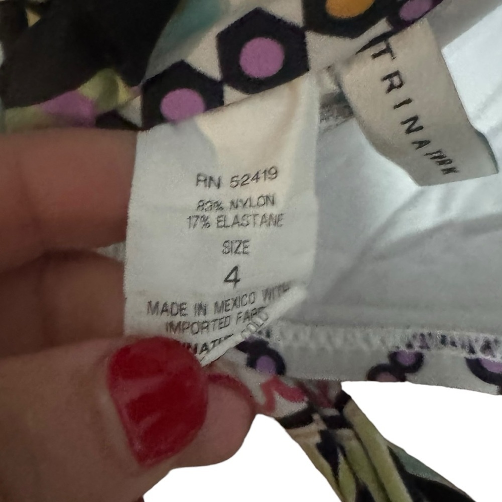 Trina Turk Bikini Top Size 4 Geometric Bandeau Strapless Swimsuit white - Picture 6 of 7